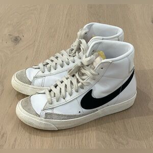 Women’s Nike Blazers Mid 77 Sneakers - Size 7 US